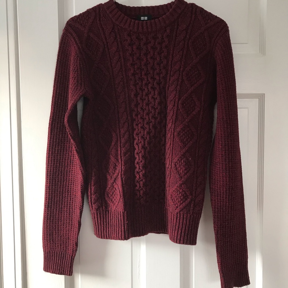 ✔Uniqlo Maroon Cable Knit Sweater